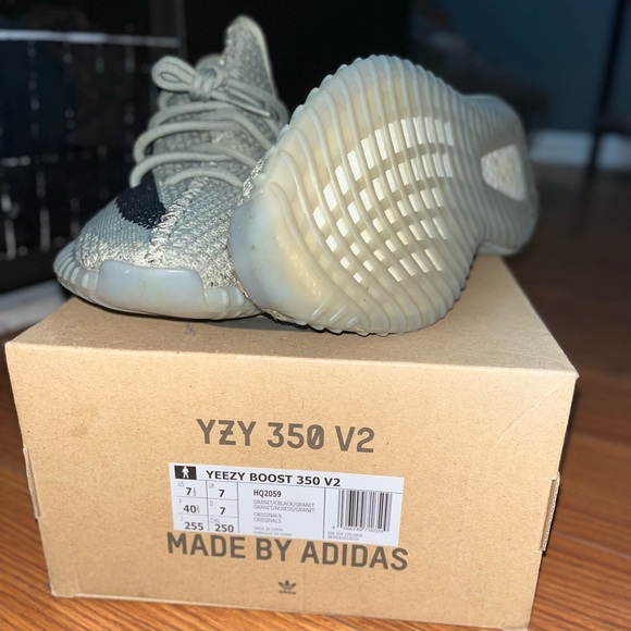 yeezy 350 v2 “granite” barley used with box . - Picture 6 of 6